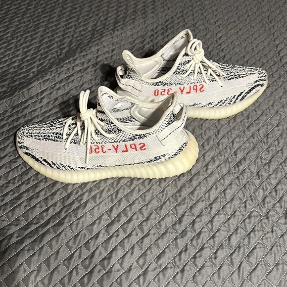 Authentic Yeezy boost - Picture 5 of 5